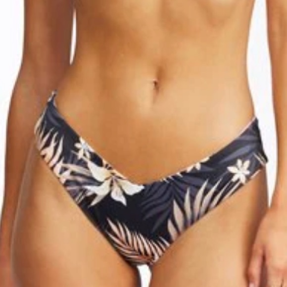 Billabong Other - Billabong Safari Nights Reversible Fiji Cheeky Coverage Bikini Bottoms. Size M